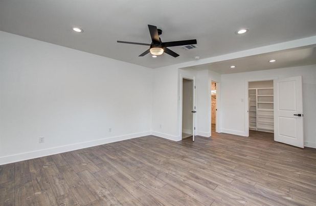 Empty room, Interior, Recessed Lighting, Wood Texture Flooring