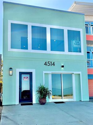 Exterior, Facade, None