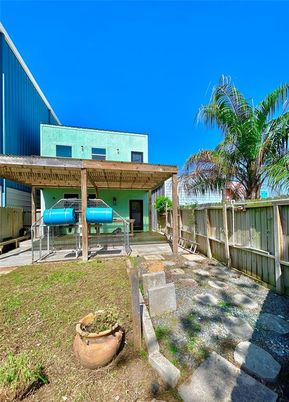 Backyard, Exterior
