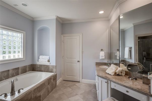 Bathroom, Interior, Recessed Lighting