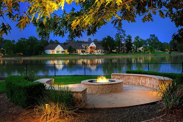 Exterior, Lake