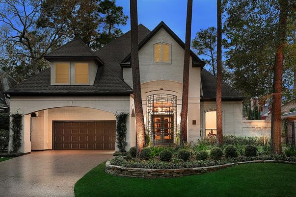 Attached, Exterior, Facade, Brick Traditional