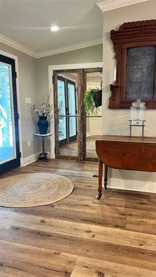 Interior, Recessed Lighting, Wood Texture Flooring