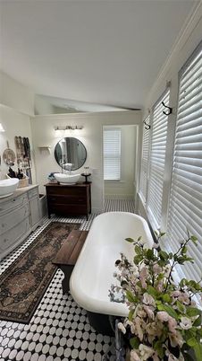 Bathroom, Free Standing Baths, Interior