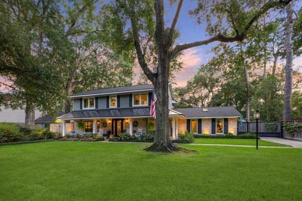 Backyard, Exterior, Facade, Split Level