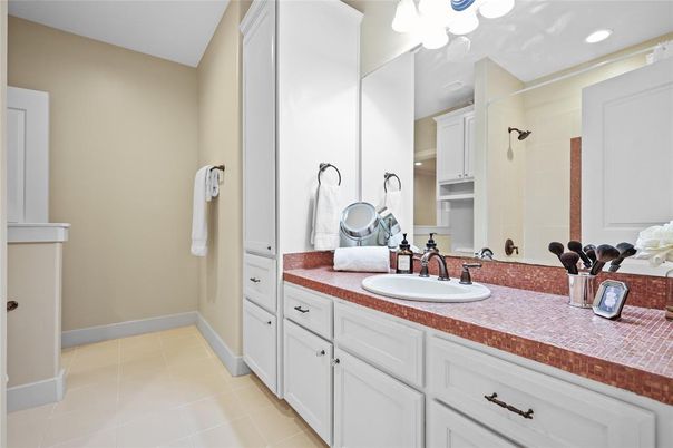 Bathroom, Dual Sink Vanities, Interior, Recessed Lighting