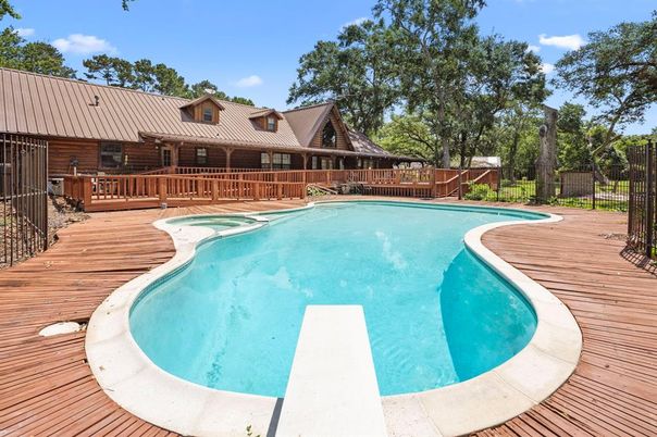 Exterior, Pool