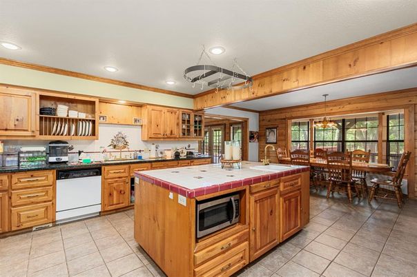 Dining room, Interior, Kitchen, Pendant Lights, Recessed Lighting, Tile Countertops