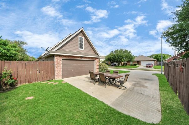 Detached Garage, Exterior