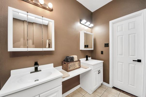 Bathroom, Dual Sink Vanities, Interior