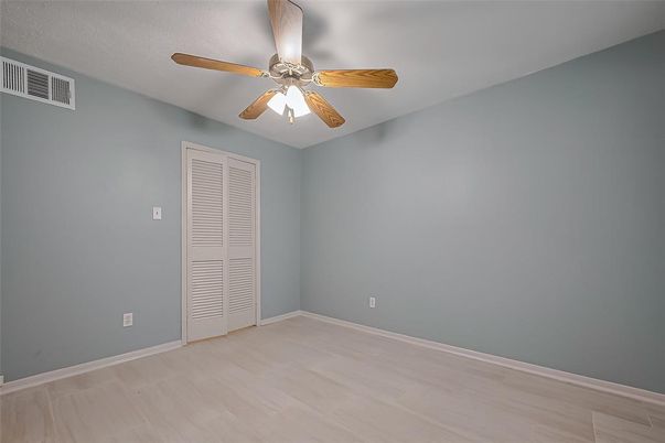 Empty room, Interior