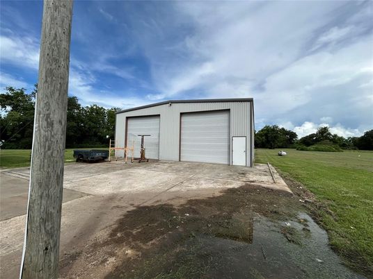 Backyard, Detached Garage, Exterior