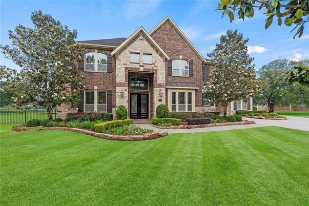 Exterior, Facade, Brick Facade, Brick Traditional
