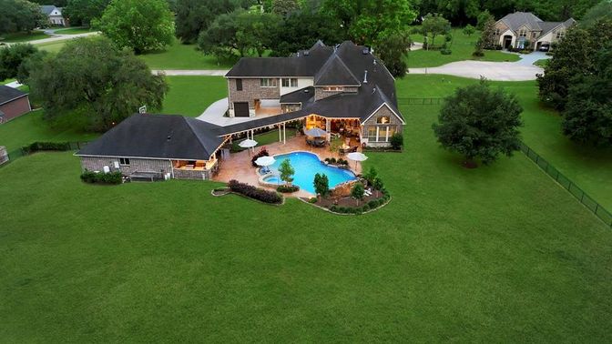 Exterior, Drone