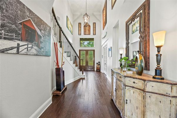 Interior, Pendant Lights, Wood Texture Flooring