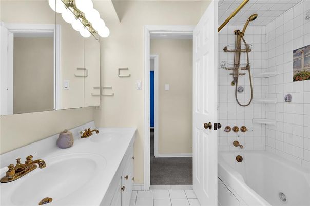 Bathroom, Dual Sink Vanities, Interior