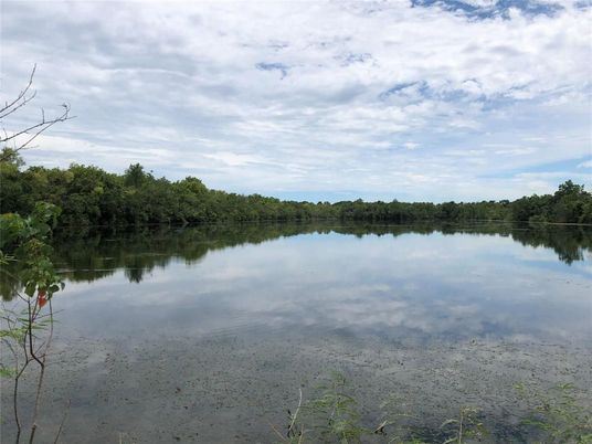 Exterior, Lake