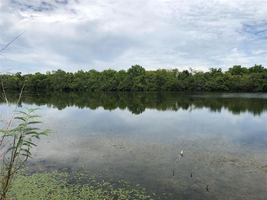 Exterior, Lake
