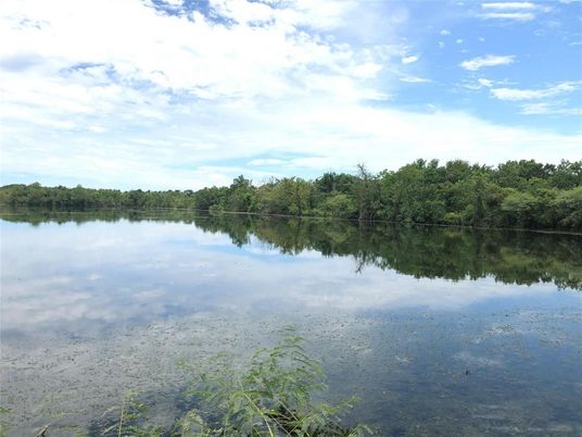 Exterior, Lake