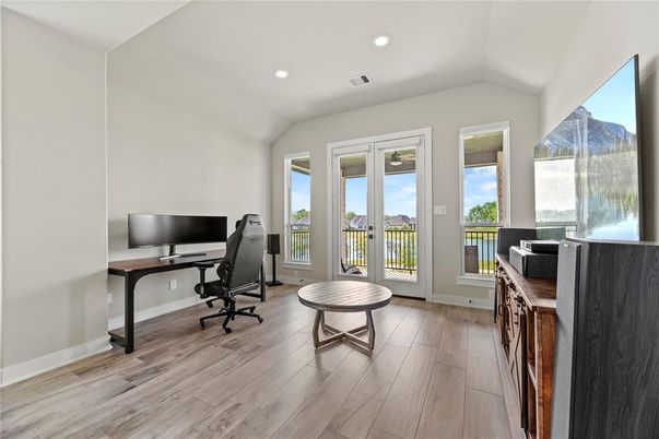 Home Office, Interior, Recessed Lighting, Wood Texture Flooring