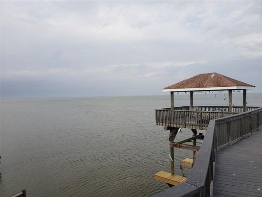 Exterior, Lake