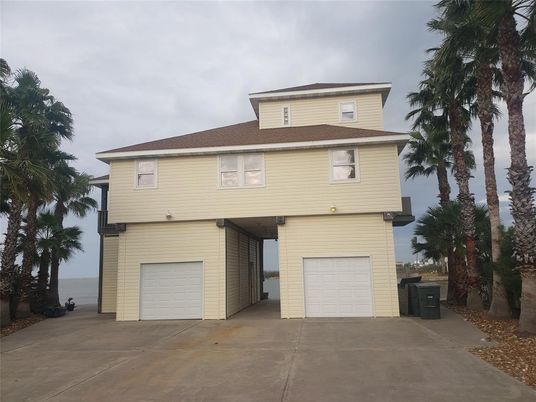 Attached, Exterior, Facade, Split Level