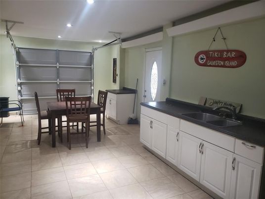Dining room, Interior, Recessed Lighting