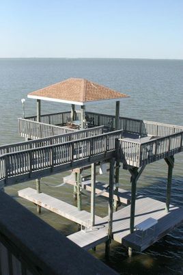 Exterior, Lake