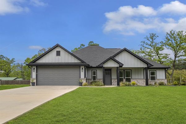 Attached, Exterior, Facade, Farmhouse