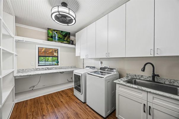 Interior, Washer, Wood Texture Flooring