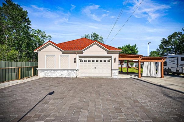 Attached, Detached Garage, Exterior, Facade, None