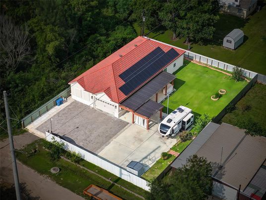 Exterior, Drone