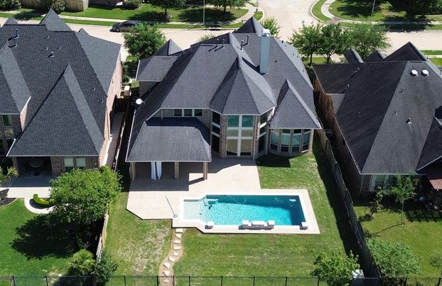 Exterior, Drone
