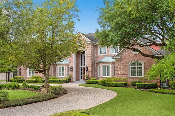 Exterior, Facade, Brick Facade, Brick Traditional