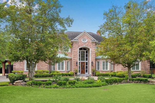 Backyard, Exterior, Facade, Brick Facade, Brick Traditional