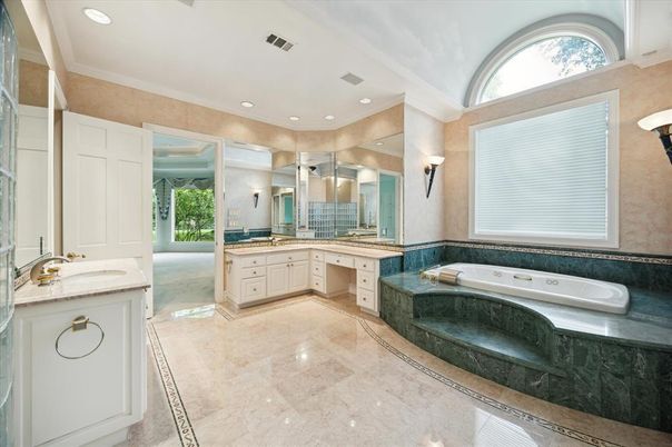 Bathroom, Dual Sink Vanities, Interior, Recessed Lighting