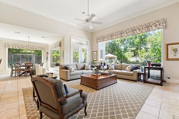 Dining room, Interior, Living room, Pendant Lights