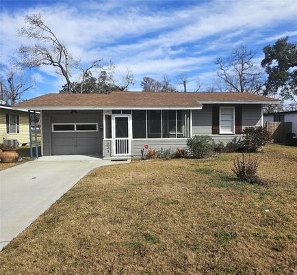 Attached, Exterior, Facade, Ranch