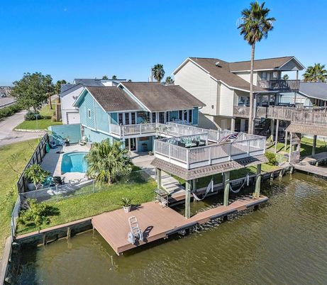 Exterior, Lake