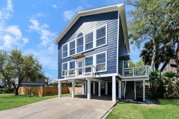 Backyard, Exterior, Facade, Farmhouse