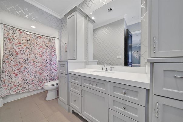Bathroom, Interior, Recessed Lighting