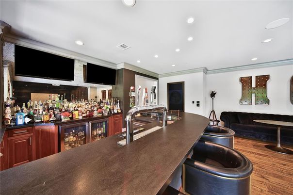 Interior, Recessed Lighting, Wood Texture Flooring