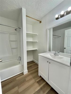Bathroom, Interior, Walk-in Closets, Wood Texture Flooring