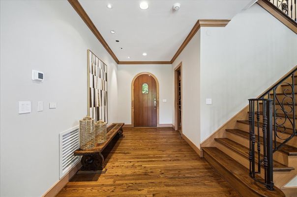 Interior, Recessed Lighting, Wood Texture Flooring