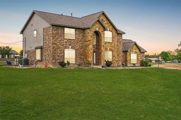 Backyard, Exterior, Facade, Brick Facade, Brick Traditional