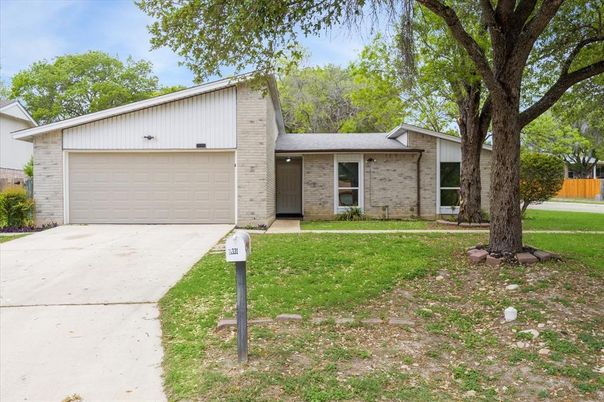 Attached, Exterior, Facade, Brick Facade, Ranch