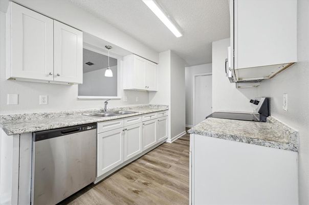 Interior, Kitchen, Pendant Lights, Wood Texture Flooring