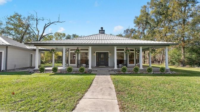 Backyard, Exterior, Facade, Ranch