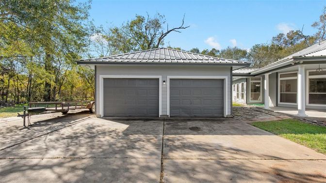 Detached Garage, Exterior