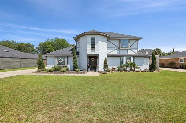 Attached, Backyard, Exterior, Facade, Split Level